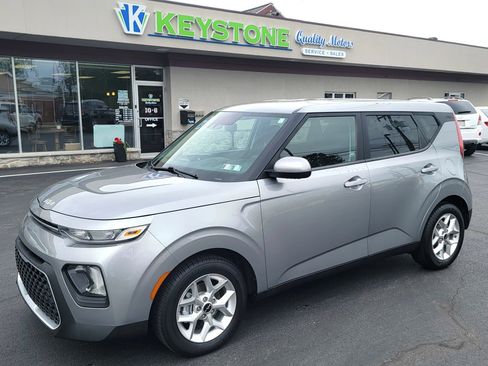 Used 2022 Kia Soul LX w/ Technology Package FWD image 1