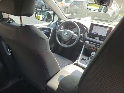 Used 2025 Toyota RAV4 XLE image 14