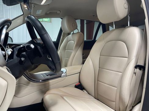 Used 2022 Mercedes-Benz GLC 300 4MATIC image 22
