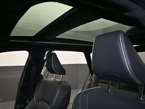 Used 2025 Toyota Crown Signia w/ Advanced Technology Package image 9