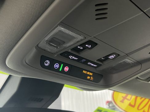 Used 2024 GMC Terrain SLE w/ Driver Convenience Package image 15