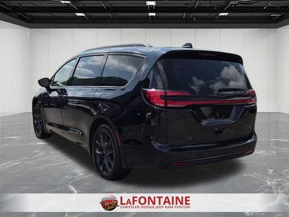 Certified 2025 Chrysler Pacifica Limited