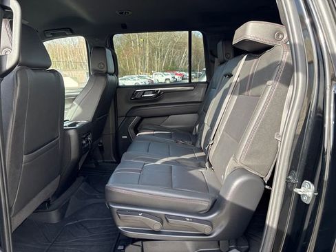 Certified 2025 Chevrolet Suburban RST w/ Comfort Package AWD/4WD image 17