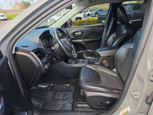 Used 2020 Jeep Cherokee Latitude Plus w/ Cold Weather Group image 21