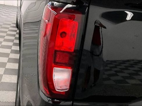 Used 2025 GMC Sierra 1500 SLE w/ Preferred Package AWD/4WD image 34