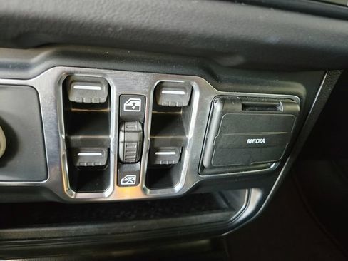 Used 2025 Jeep Wrangler Unlimited Sahara w/ Safety Group AWD/4WD image 31