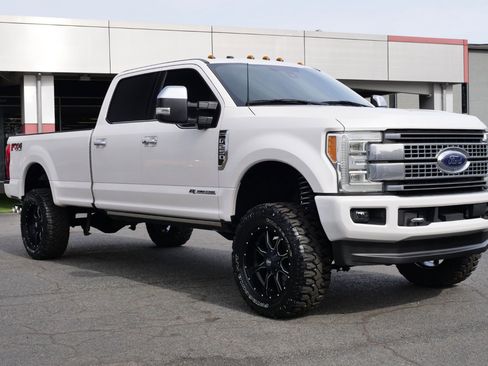 Used 2017 Ford F250 Platinum w/ Platinum Ultimate Package image 4