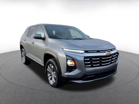 Used 2025 Chevrolet Equinox LT image 3