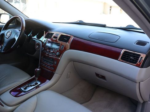 Used 2004 Lexus ES 330 FWD image 17