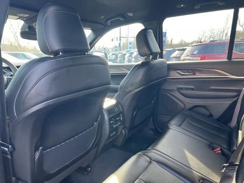 Used 2024 Jeep Grand Cherokee Limited image 19