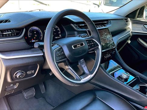 Used 2024 Jeep Grand Cherokee L Limited image 18