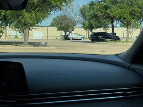 Used 2025 Hyundai Elantra SEL image 37