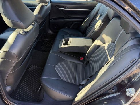 Used 2020 Toyota Camry SE FWD image 11