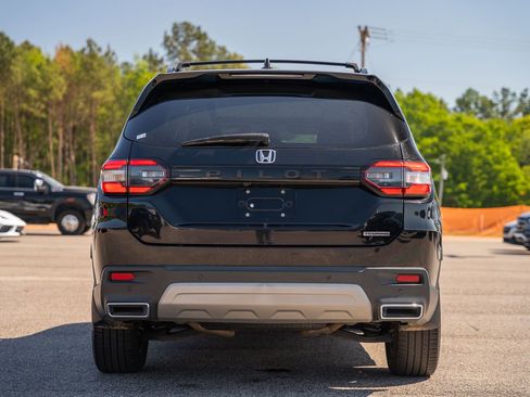 Used 2024 Honda Pilot Touring image 6