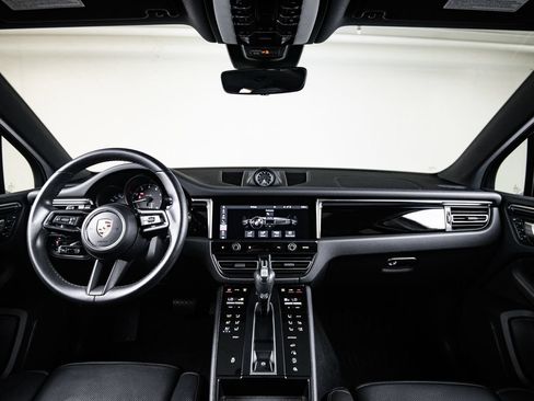 Certified 2023 Porsche Macan AWD/4WD image 25