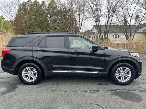 Used 2022 Ford Explorer XLT w/ Equipment Group 202A AWD/4WD image 6