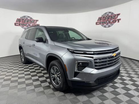 Used 2024 Chevrolet Traverse LT w/ Enhanced Driving Package AWD/4WD image 9