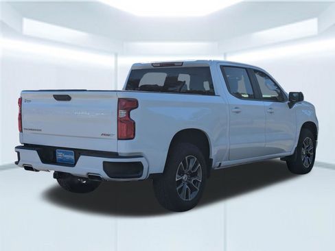 Used 2024 Chevrolet Silverado 1500 RST w/ Z71 Off-Road Package AWD/4WD image 6