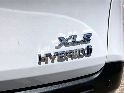 Used 2024 Toyota Sienna XLE FWD image 10