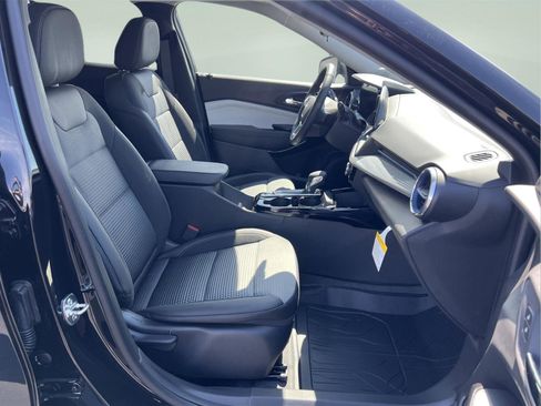 New 2026 Chevrolet Trax LT w/ LT Convenience Package FWD image 12