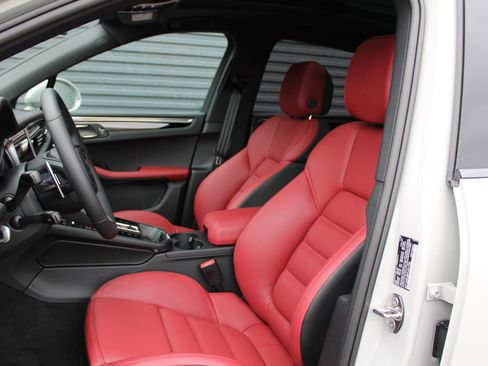 New 2026 Porsche Macan S image 5