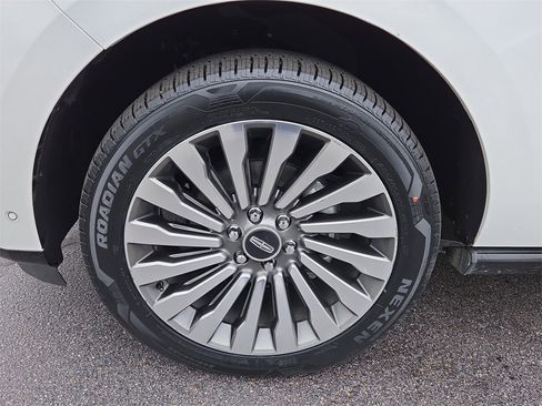 Used 2020 Lincoln Navigator Reserve w/ Luxury Package image 9