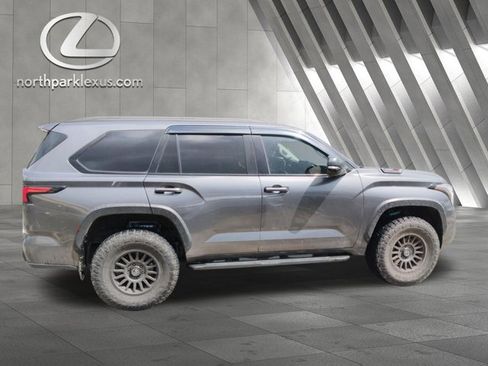 Used 2023 Toyota Sequoia TRD Pro AWD/4WD image 4