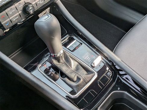 Certified 2024 Jeep Compass Limited w/ Sun and Sound Group image 16