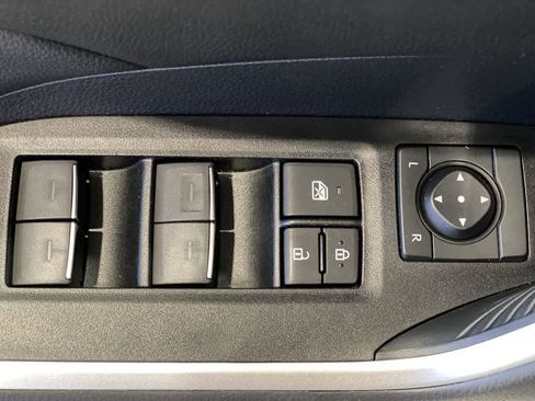 Used 2023 Toyota RAV4 SE image 16