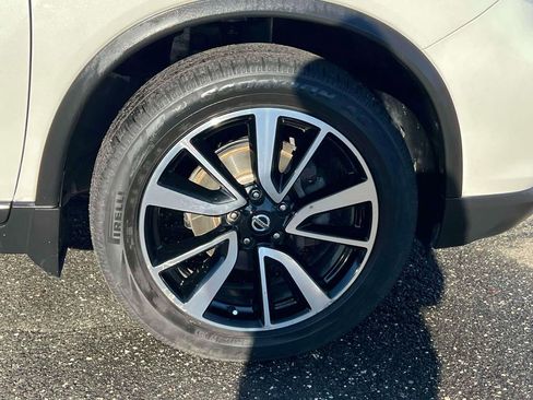 Used 2019 Nissan Rogue SL w/ Premium Package image 9