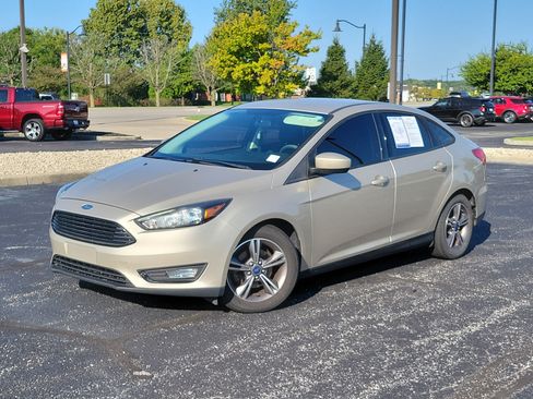 Used 2018 Ford Focus SE w/ SE Appearance Package FWD image 1
