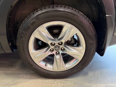 Used 2018 Toyota Highlander Limited AWD/4WD image 26