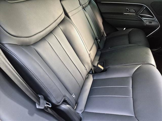 Used 2025 Land Rover Range Rover SE AWD/4WD image 18