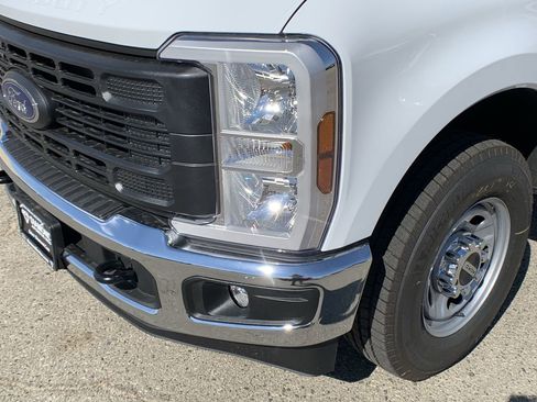 New 2026 Ford F250 XL w/ XL Chrome Package image 11