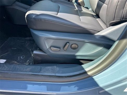 New 2025 Ford Maverick Lariat w/ Black Appearance Package image 26