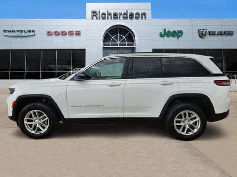 Used 2024 Jeep Grand Cherokee Laredo X w/ Luxury Tech Group I AWD/4WD image 3