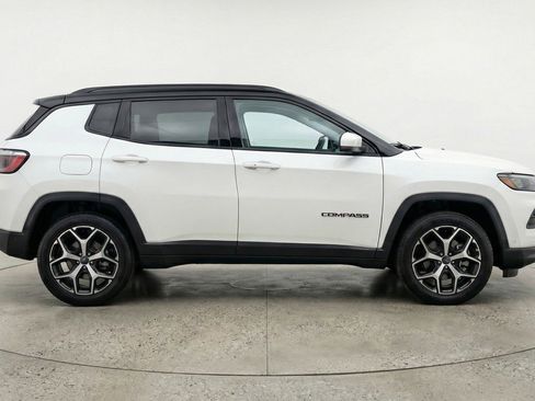 Used 2025 Jeep Compass Limited image 11
