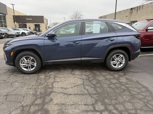 Used 2025 Hyundai Tucson SE image 1