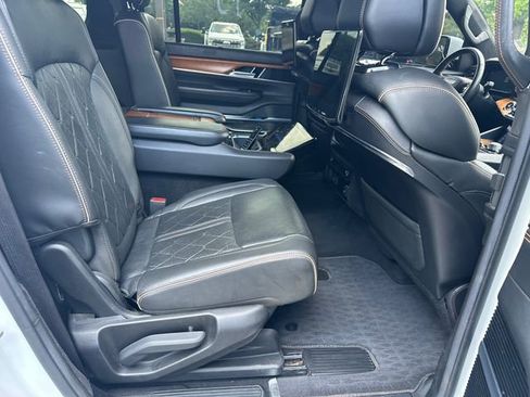 Used 2022 Jeep Grand Wagoneer Series III w/ Rear Seat Video Group 1 AWD/4WD image 17