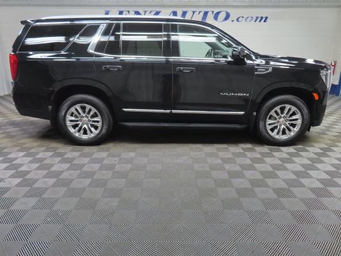 Used 2024 GMC Yukon SLT w/ SLT Luxury Package AWD/4WD image 2