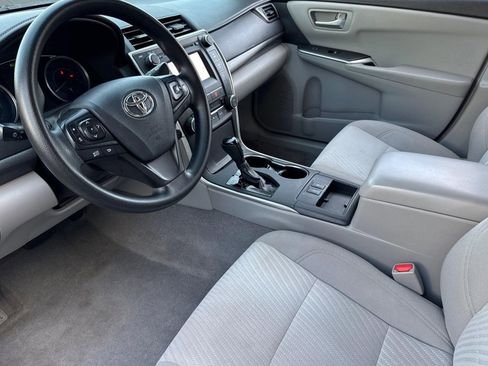 Used 2017 Toyota Camry LE FWD image 4