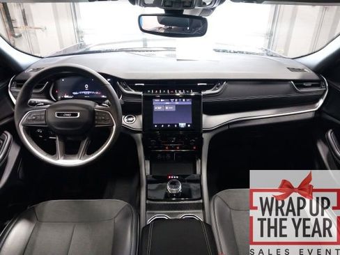 Used 2024 Jeep Grand Cherokee Altitude image 10