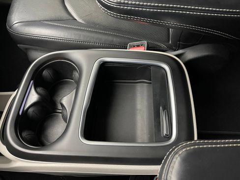 Used 2022 Chrysler Pacifica Touring-L FWD image 30