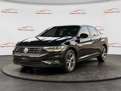 Used 2019 Volkswagen Jetta R-Line image 2