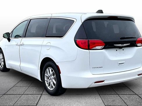 Used 2023 Chrysler Voyager LX FWD image 10