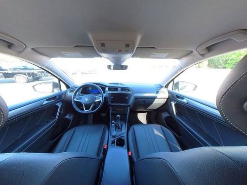 Used 2022 Volkswagen Tiguan SE AWD/4WD image 30