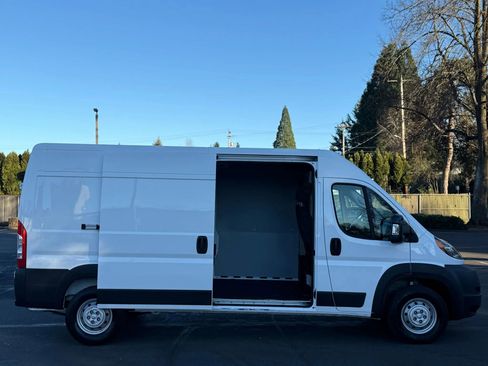 Used 2020 RAM ProMaster 2500 w/ Premium Appearance Group image 22