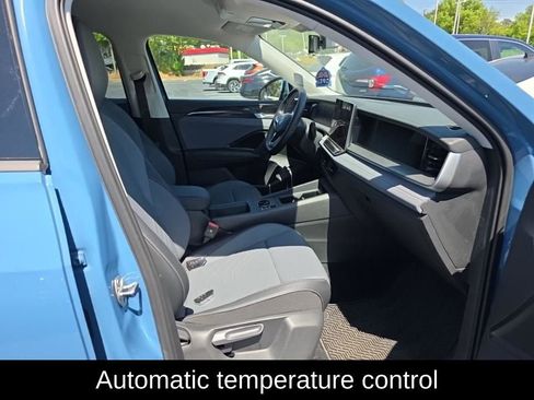 Used 2025 Volkswagen Tiguan SE image 7