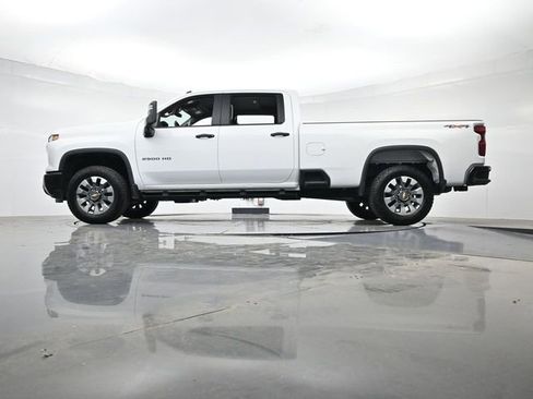 Used 2025 Chevrolet Silverado 2500 Custom AWD/4WD image 35