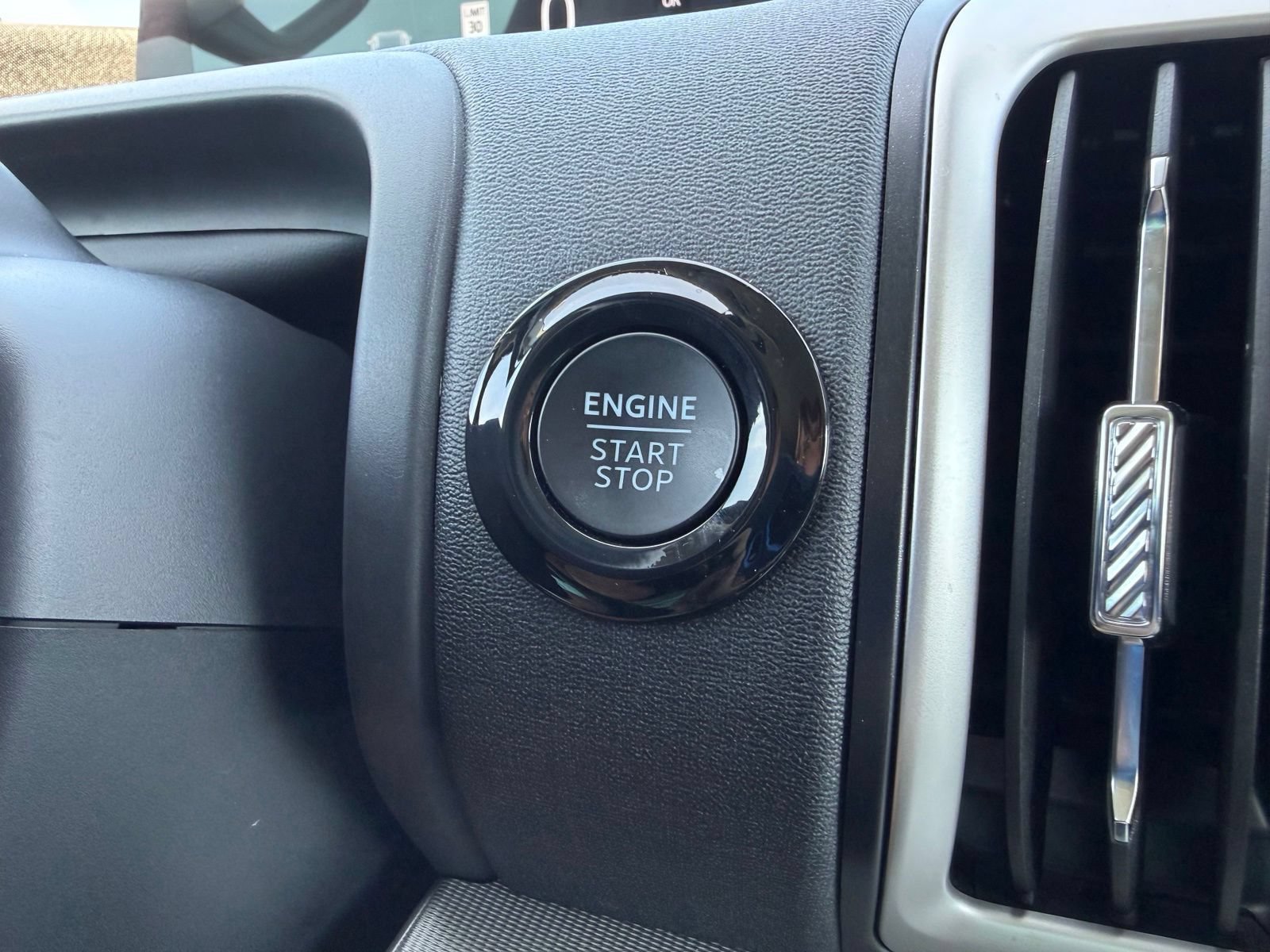 Used 2025 Ford Expedition Active AWD/4WD image 25